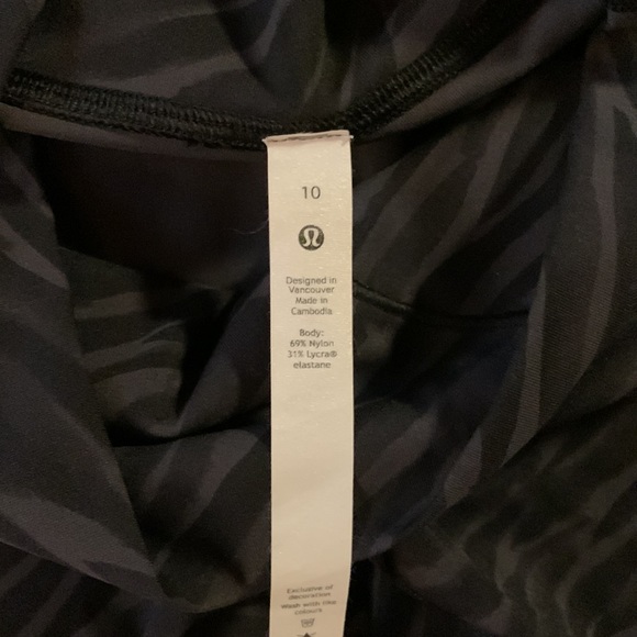 Like New Lululemon Wunder Under High-Rise Crop Scallop - Picture 9 of 13